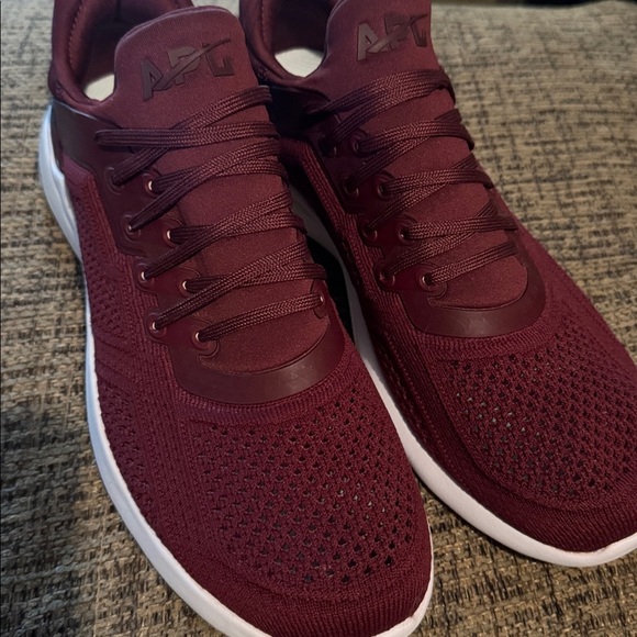 APL TechLoom Tracer Knit Running Sneakers Men’s 8.5 Burgundy White NWOT $230 - Picture 4 of 8